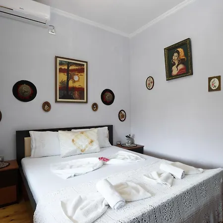 Leka Guesthouse Gjirokaster Exterior photo
