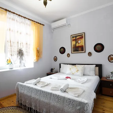 Leka Guesthouse Gjirokaster Exterior photo